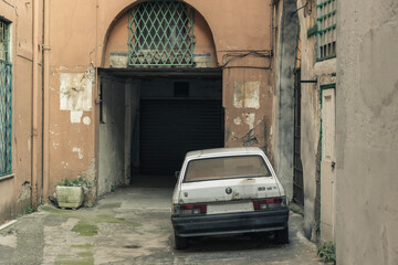 Rome, Italy; 10 de noviembre de 2018:
White car abandoned