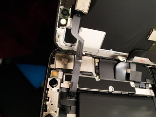 opening smartphone repair disassembly