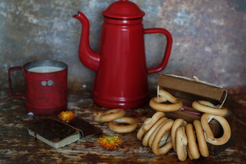 Rustic style breakfast - fresh farm milk, crispy bagel, old book and garden flowers