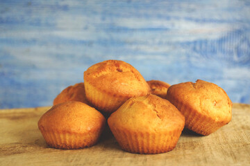 Delicious beautiful cupcakes 
(muffin) of breakfast pastries on a blue wooden background