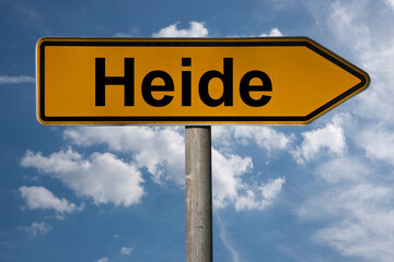 Obraz premium Wegweiser Heide