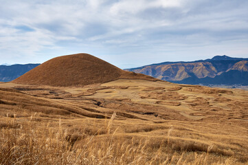 冬の米塚　阿蘇山の風景