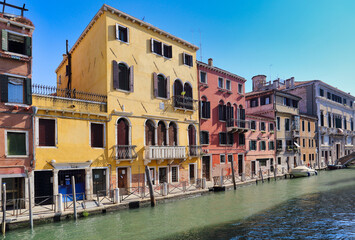 Fototapeta na wymiar Palazzo buildings in Venice, Italy