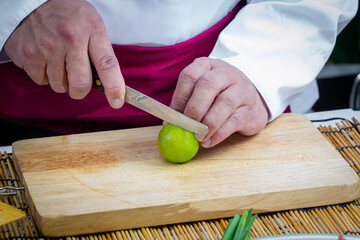 slicing Lime