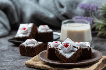 Vanilla cakes and chocolate cut into beautiful decorative pieces.