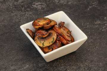 Roasted champignon with herbs and spices