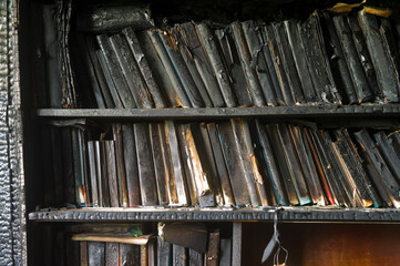 Obraz premium bookcase damaged after fire
