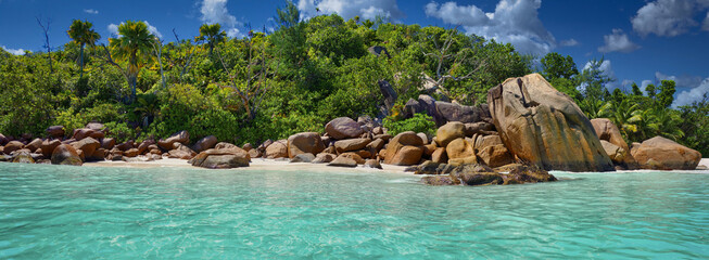 Plage paradisiaque des Seychelles