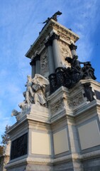 Fototapeta na wymiar Vista desde el pie del monumento al rey Alfonso XII en el parque del Retiro de Madrid