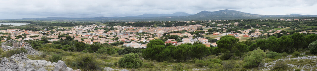 Fototapeta na wymiar Panoramique : village de La Palme, Aude, Languedoc, Occitanie, France.