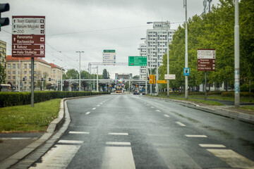 Pusty pl. Grunwaldzki we Wrocławiu w czasie pandemii koronawirusa.