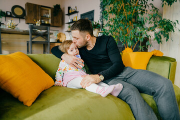 Obraz premium Beautiful caucasian man plays with little daughter