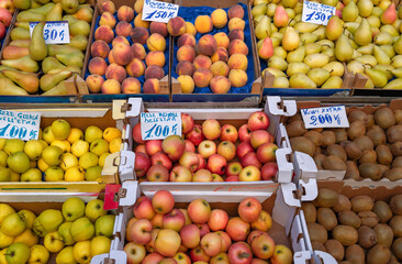 Apples, pears and kiwis on the open market