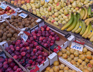 Apples, pears, bananas, plums and lives on the open market
