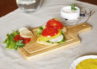 sandwich with omelet and tomato