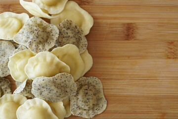 Pasta rellena de setas y trufa