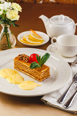 Honey cake with vanilla cream - Medovik