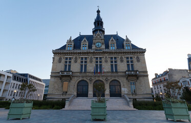 Fototapeta na wymiar The town hall of Vincennes city at dawn. It is listed as historical monument.