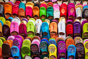 Fototapeta na wymiar Traditional vibrant Moroccan slippers - 