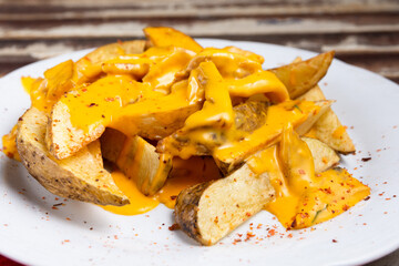 papas con cheddar