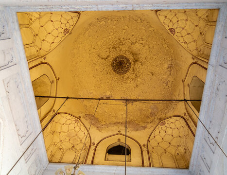 Vaulted ceiling of the old mosque built by the Mughal emperor Aurangzeb in Varanasi.