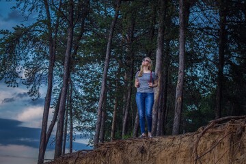 Naklejka premium girl on a swing