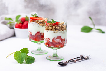 Dessert with strawberry, yogurt and granola