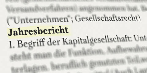 Jahresbericht im Buch mit Textmarker