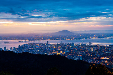 Obraz premium George Town City view from Penang Hill during dawn