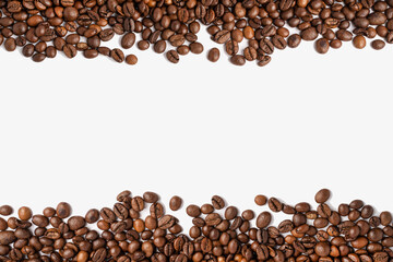
Many coffee beans are lined up. Top and bottom of the image. Coffee beans