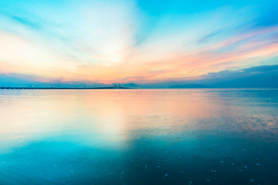 Reflection of sunrise for blur background © keongdagreat