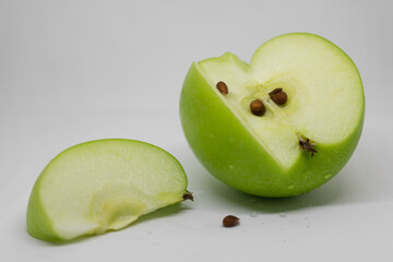 sliced green apple
