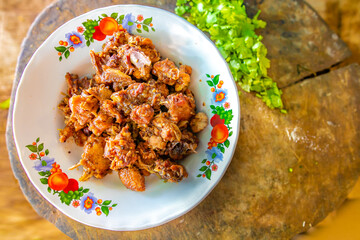 Boiled chicken, easy to make, delicious menu Soft and tender Suitable for eating during the holidays. Or tasty snack Once done, put the white plate on the cutting board and serve.