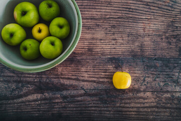 plant-based food, bowl of green apples and smaller yellow one next to it