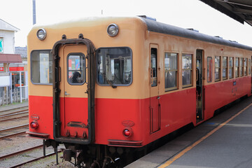 Fototapeta na wymiar Chiba, Japan, 12/15/2019 , Historic train on the line Goi-Satomi, in Chiba prefecture, in the Goi station.