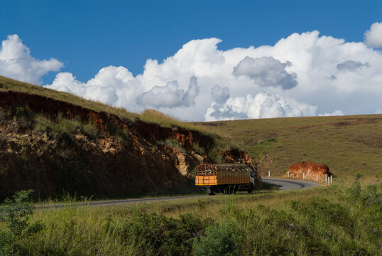 Camion sur la N7 dans le sud de Madagascar.