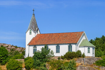 Fototapeta na wymiar Church in Hamburgersund on a cliff on the Swedish coast