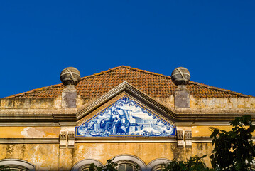 Obraz premium facade of a shipowner's house in Olhao, Algarve