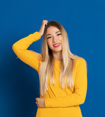 Fototapeta premium Blonde girl wearing a yellow T-shirt