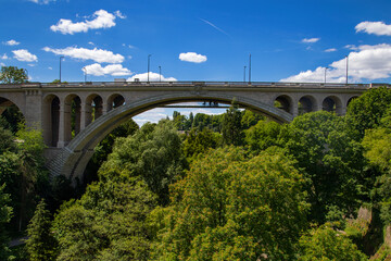 Fototapeta na wymiar Luxemburg , Adolphe-Brücke 