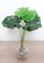 Flores artificial. Monstera palm fern turtle leaf. Artificial flowers for decoration. Fake flowers for home decor leaves. Artificial plants used in interior decoration.