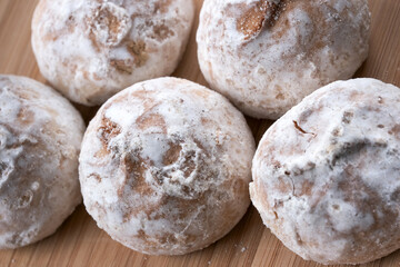 Small gingerbread cookies