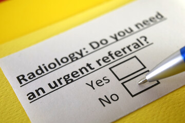 Obraz premium One person is answering question about radiology.