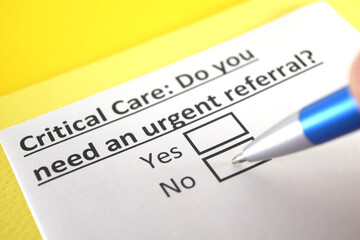 Obraz premium One person is answering question about critical care.