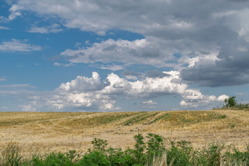 Obraz premium Scenic landscape overlooking a sloping field and clouds in the sunken city of Bakot