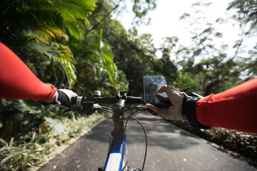 Use smart phone app for navigation while bike ride on the forest trail
