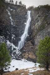 Fototapeta na wymiar Early winter in Amotan gorge by the Svoufallet waterfall,Trollheimen
