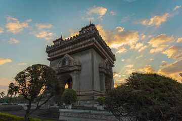 Patuxai Vientiane, Patuxai Vientiane Lao, Patuxai is a war monument in the center of Vientiane.