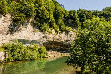 Fribourg, Freiburg, Sarine, Fluss, Saanen, Felsen, Altstadt, Altstadthäuser, Stadtmauer, Turm, Steinbrücken, Stadt, Unterstadt, Stadtrundgang, historische Häuser, Zähringerstadt, Sommer, Schweiz