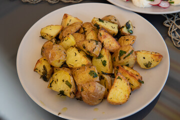 backed potato with mixed herbs 